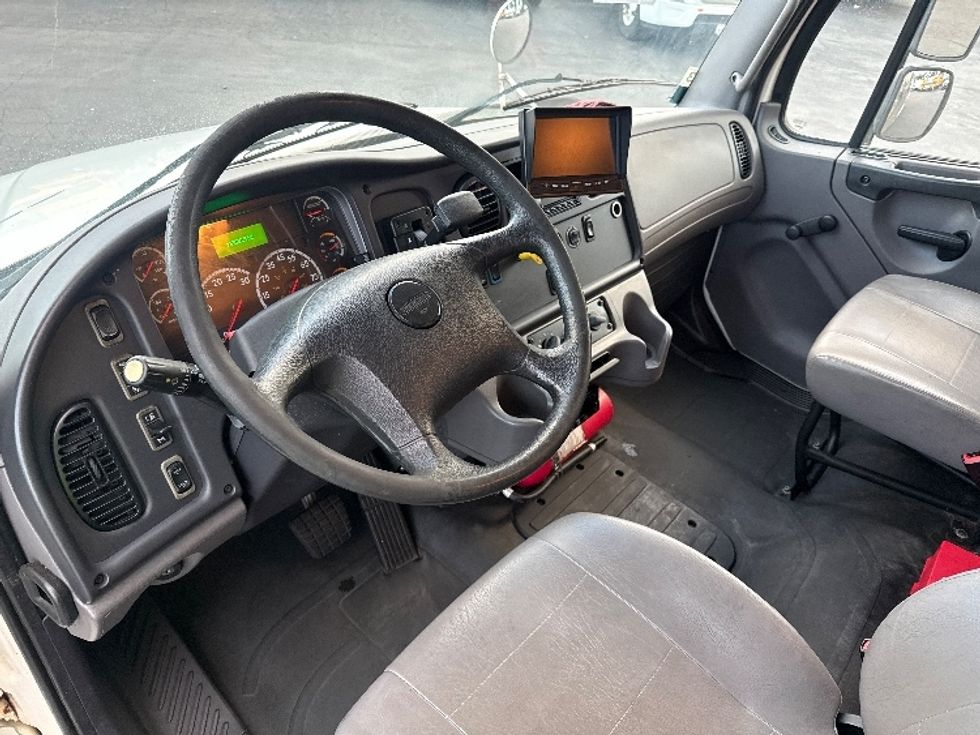 Refrigerated Truck-Light and Medium Duty Trucks-Freightliner-2016-M2-La Mirada-CA-132,636\n\t\tmiles-$ 47,250 - Image 17