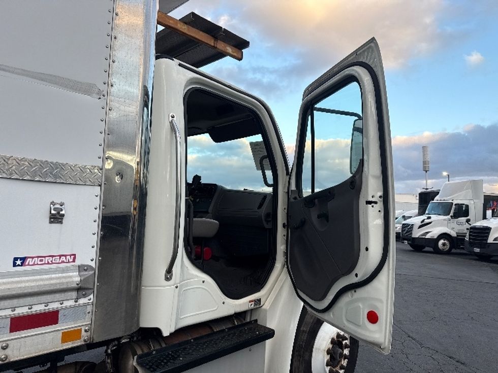 Refrigerated Truck-Light and Medium Duty Trucks-Freightliner-2016-M2-La Mirada-CA-132,636\n\t\tmiles-$ 47,250 - Image 20