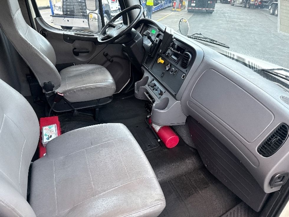 Refrigerated Truck-Light and Medium Duty Trucks-Freightliner-2016-M2-La Mirada-CA-132,636\n\t\tmiles-$ 47,250 - Image 22