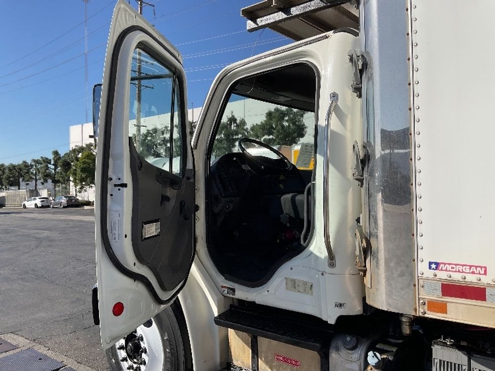 Refrigerated Truck-Light and Medium Duty Trucks-Freightliner-2016-M2-La Mirada-CA-32,749\n\t\tmiles-$ 53,000 - Image 16