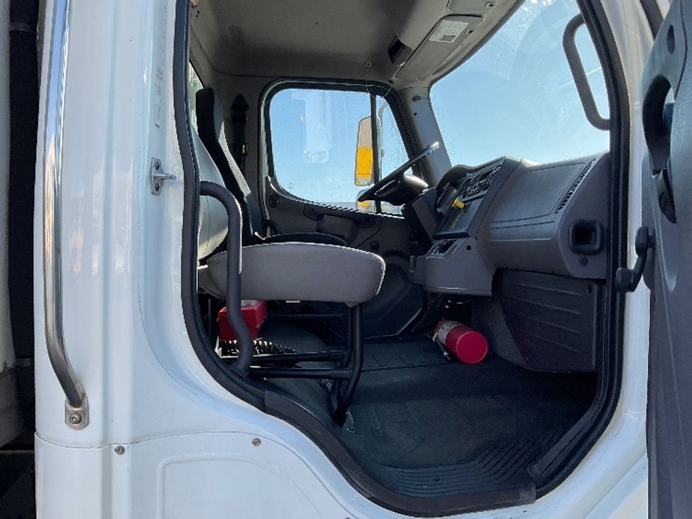 Refrigerated Truck-Light and Medium Duty Trucks-Freightliner-2016-M2-La Mirada-CA-32,749\n\t\tmiles-$ 53,000 - Image 22