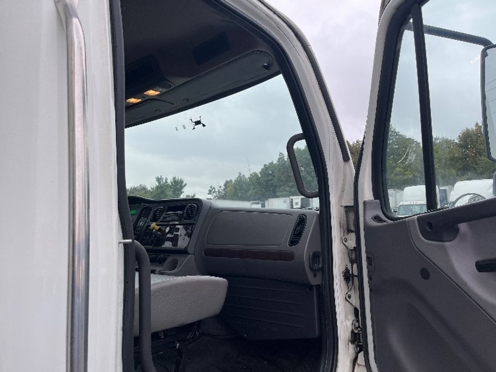 Refrigerated Truck-Light and Medium Duty Trucks-Freightliner-2016-M2-Manassas-VA-126,898\n\t\tmiles-$ 48,000 - Image 20