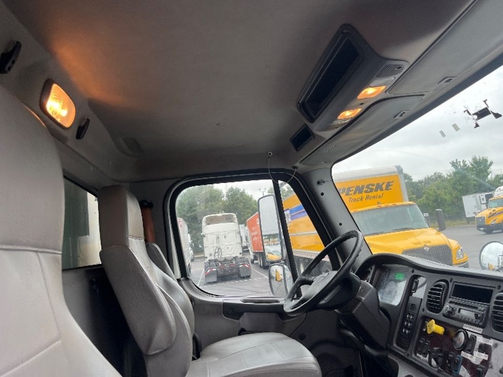 Refrigerated Truck-Light and Medium Duty Trucks-Freightliner-2016-M2-Manassas-VA-126,898\n\t\tmiles-$ 48,000 - Image 22