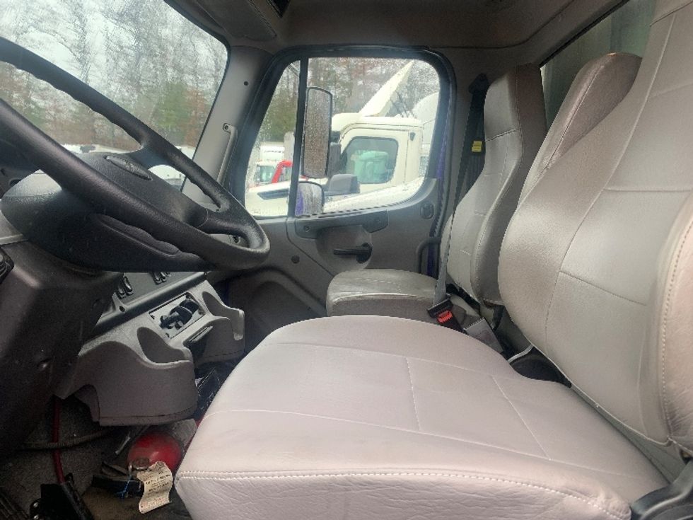 Refrigerated Truck-Light and Medium Duty Trucks-Freightliner-2016-M2-Norton-MA-64,263\n\t\tmiles-$ 49,750 - Image 18