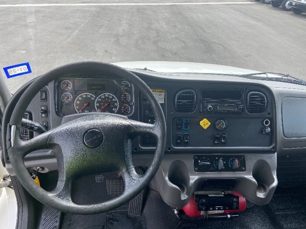 Refrigerated Truck-Light and Medium Duty Trucks-Freightliner-2016-M2-San Antonio-TX-339,395\n\t\tmiles-$ 19,000 - Image 17