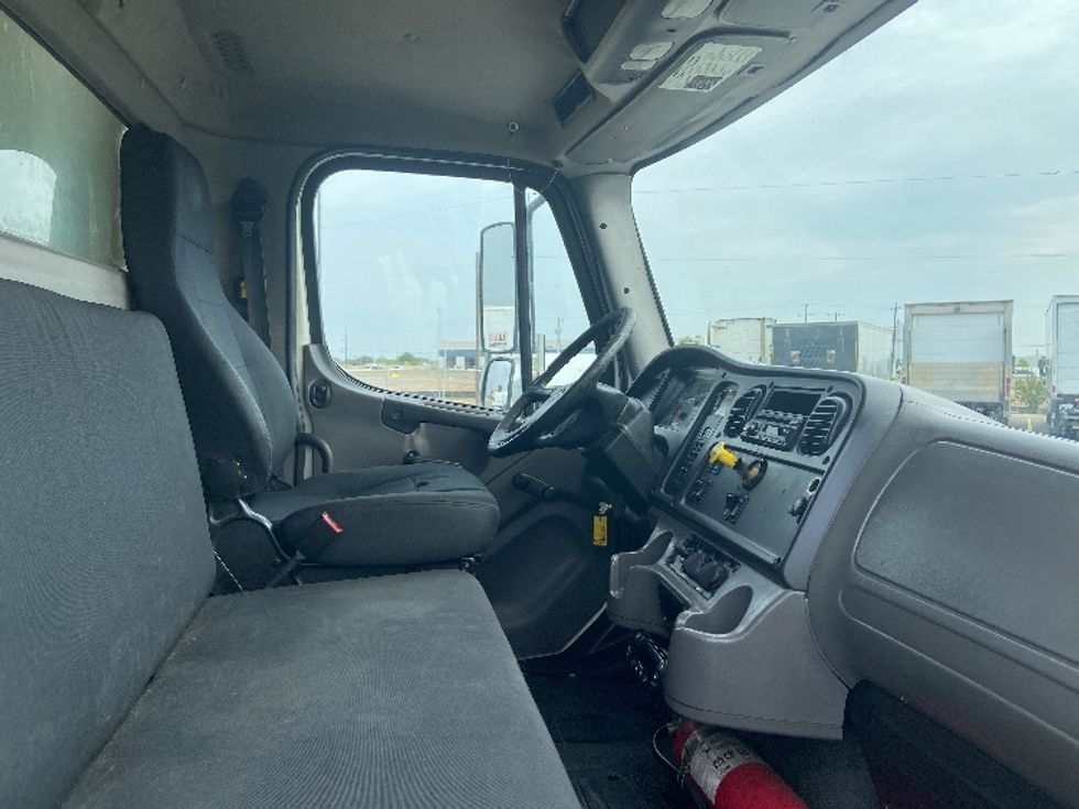 Refrigerated Truck-Light and Medium Duty Trucks-Freightliner-2016-M2-San Antonio-TX-339,395\n\t\tmiles-$ 19,000 - Image 21