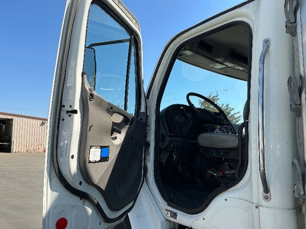 Refrigerated Truck-Light and Medium Duty Trucks-Freightliner-2016-M2-Santa Maria-CA-246,368\n\t\tmiles-$ 29,000 - Image 16