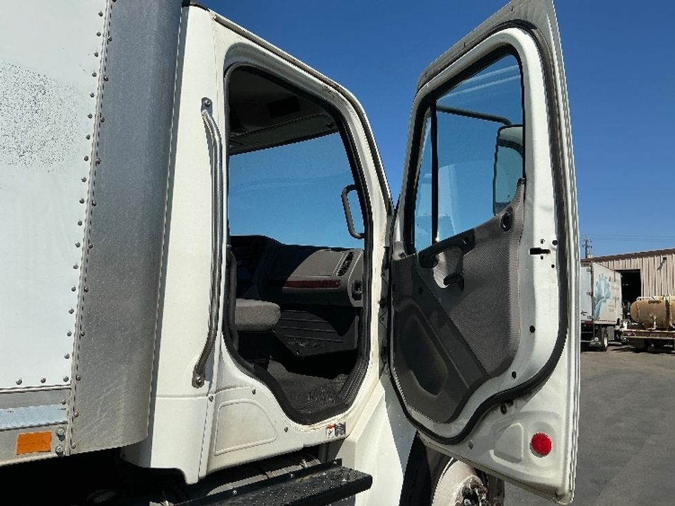 Refrigerated Truck-Light and Medium Duty Trucks-Freightliner-2016-M2-Santa Maria-CA-246,368\n\t\tmiles-$ 29,000 - Image 20