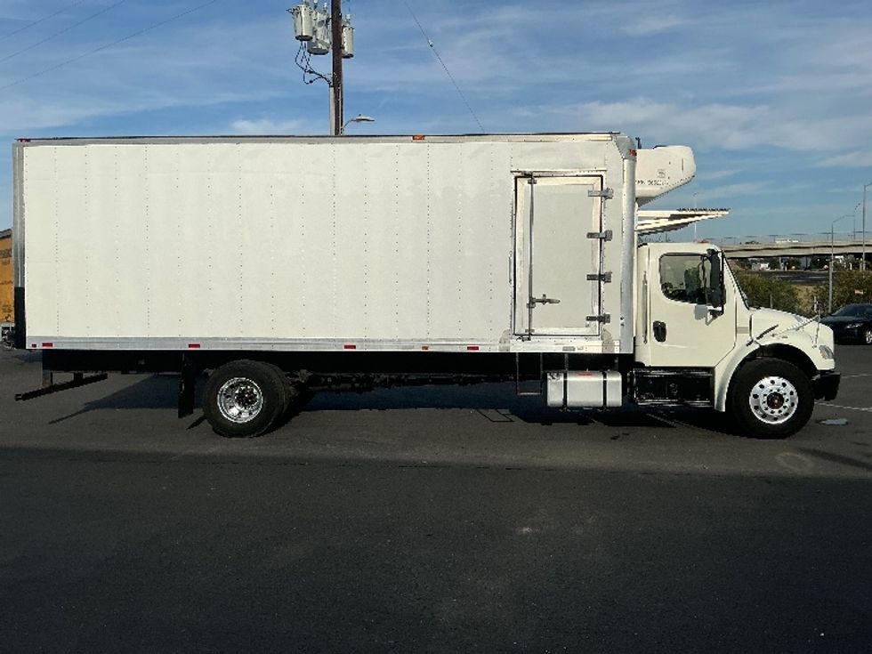 Refrigerated Truck-Light and Medium Duty Trucks-Freightliner-2016-M2-West Sacramento-CA-111,288\n\t\tmiles-$ 46,500 - Image 15