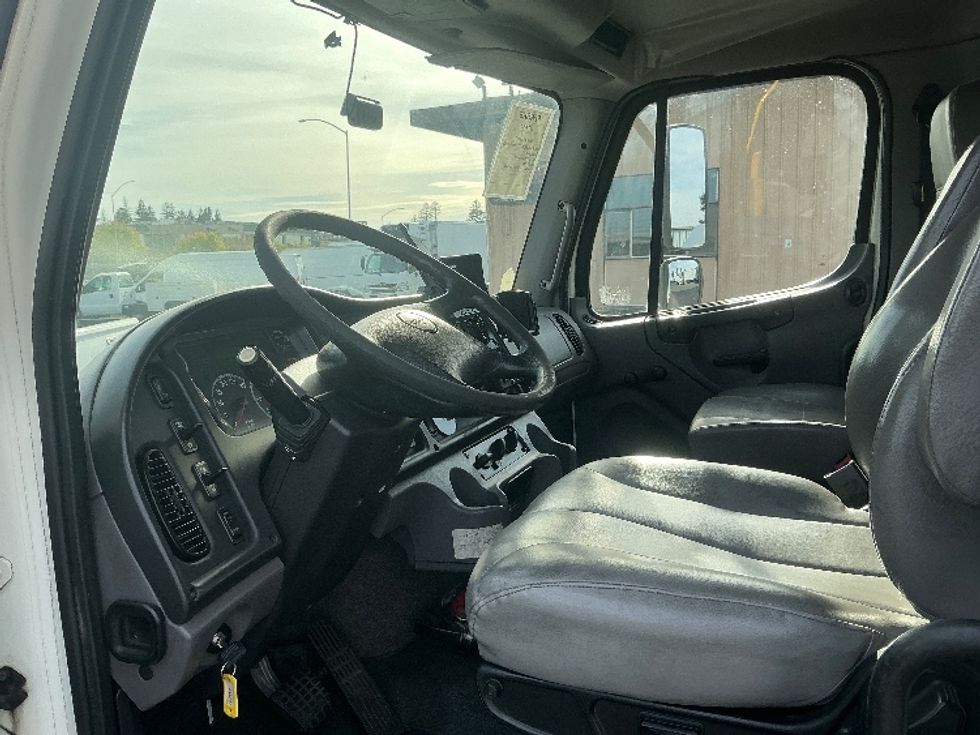 Refrigerated Truck-Light and Medium Duty Trucks-Freightliner-2016-M2-West Sacramento-CA-111,288\n\t\tmiles-$ 46,500 - Image 17