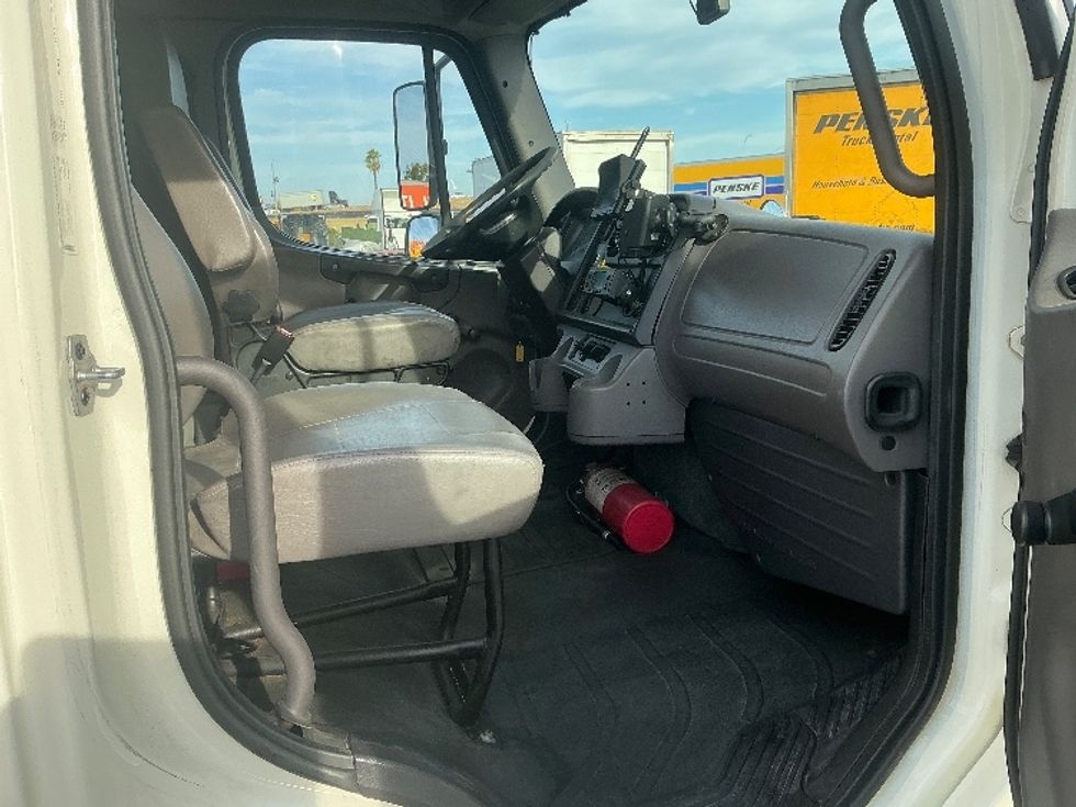 Refrigerated Truck-Light and Medium Duty Trucks-Freightliner-2016-M2-West Sacramento-CA-111,288\n\t\tmiles-$ 46,500 - Image 21