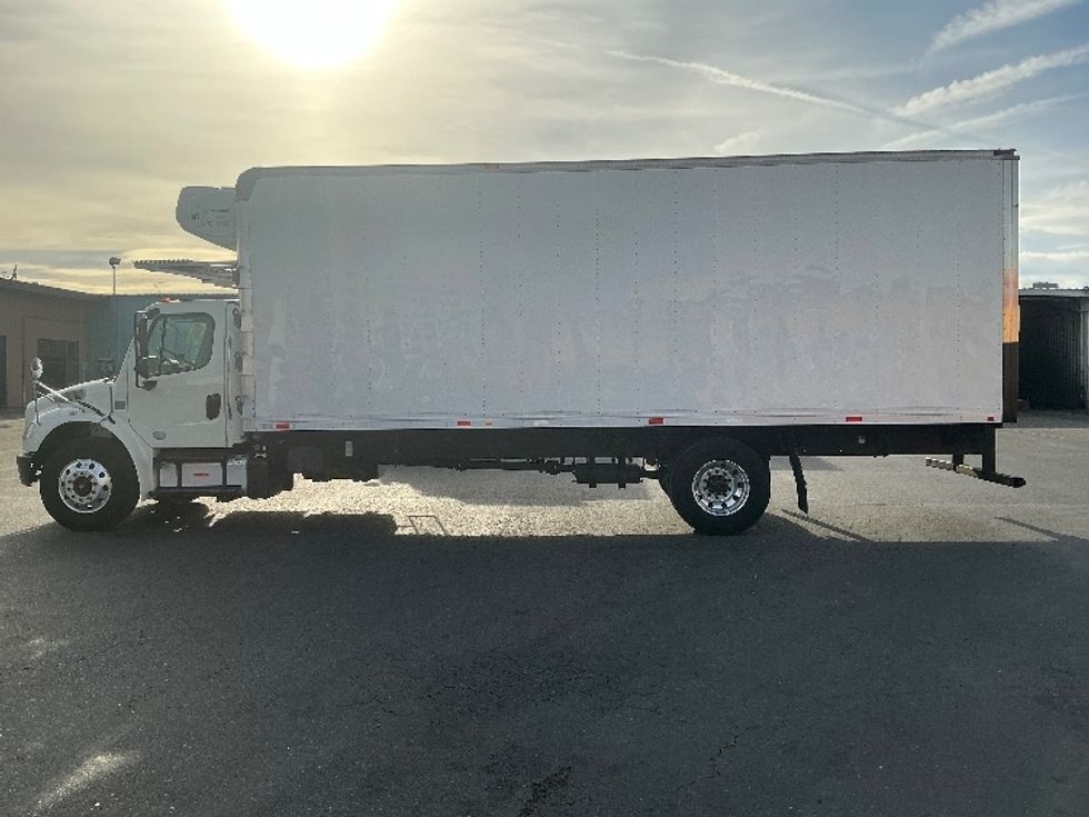 Refrigerated Truck-Light and Medium Duty Trucks-Freightliner-2016-M2-West Sacramento-CA-111,288\n\t\tmiles-$ 46,500 - Image 4