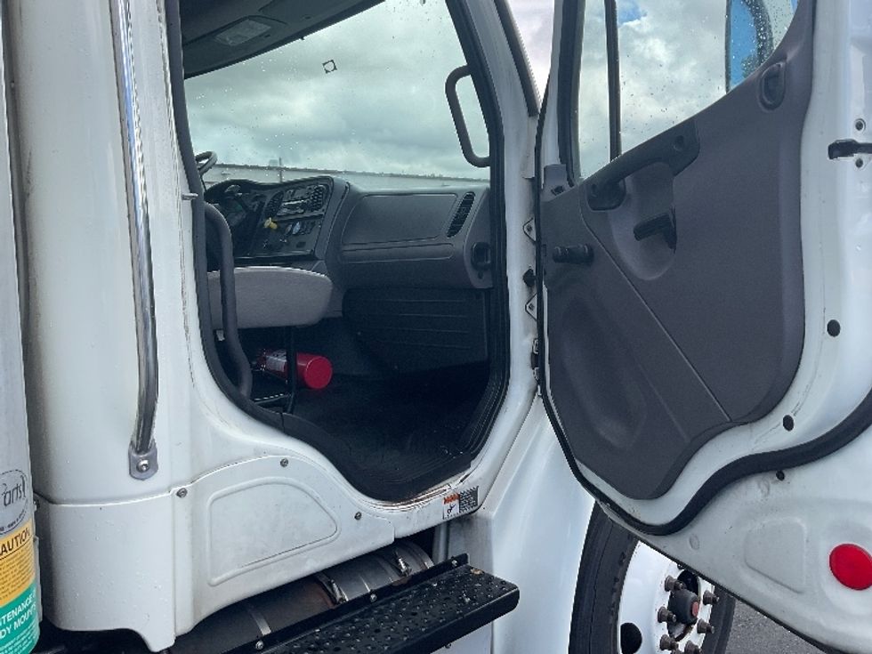 Refrigerated Truck-Light and Medium Duty Trucks-Freightliner-2016-M2-West Sacramento-CA-224,729\n\t\tmiles-$ 38,250 - Image 17