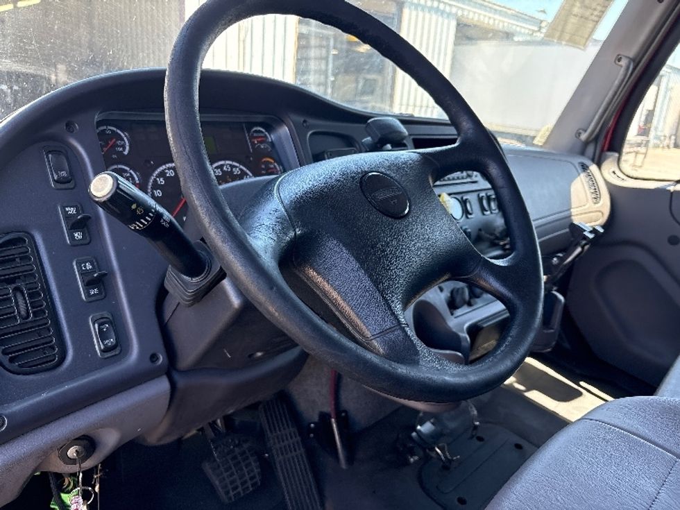 Refrigerated Truck-Light and Medium Duty Trucks-Freightliner-2016-M2-West Sacramento-CA-329,135\n\t\tmiles-$ 27,000 - Image 17