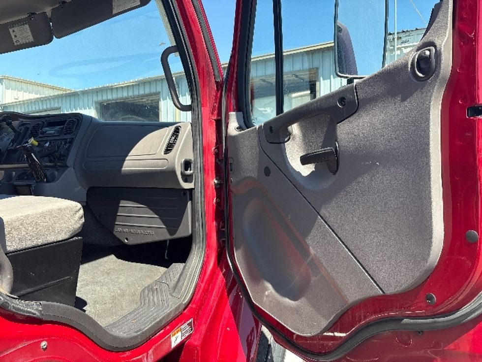 Refrigerated Truck-Light and Medium Duty Trucks-Freightliner-2016-M2-West Sacramento-CA-329,135\n\t\tmiles-$ 27,000 - Image 20