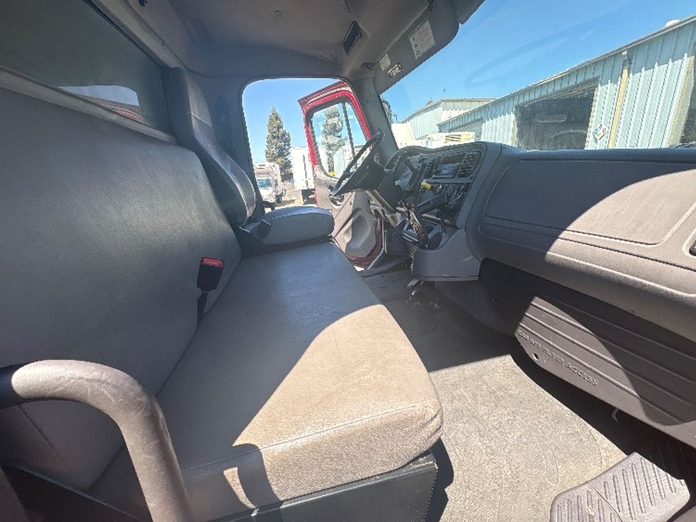 Refrigerated Truck-Light and Medium Duty Trucks-Freightliner-2016-M2-West Sacramento-CA-329,135\n\t\tmiles-$ 27,000 - Image 22