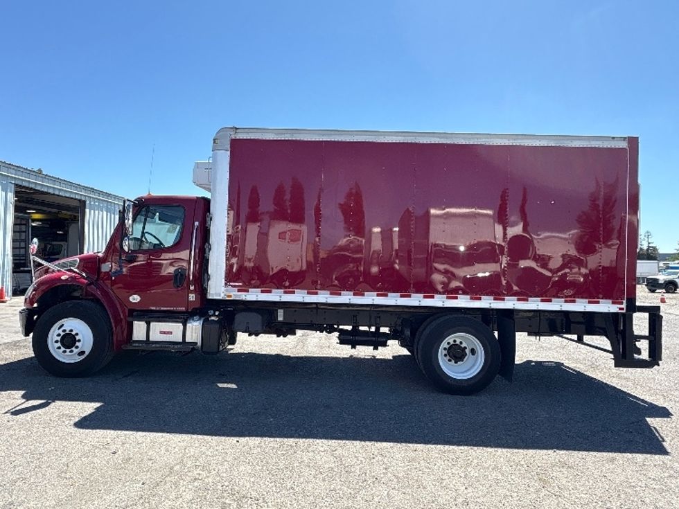 Refrigerated Truck-Light and Medium Duty Trucks-Freightliner-2016-M2-West Sacramento-CA-329,135\n\t\tmiles-$ 27,000 - Image 4
