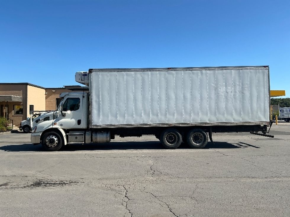 Refrigerated Truck-Light and Medium Duty Trucks-Freightliner-2017-Cascadia X11364S-Wilkes Barre-PA-364,301\n\t\tmiles-$ 81,000 - Image 4
