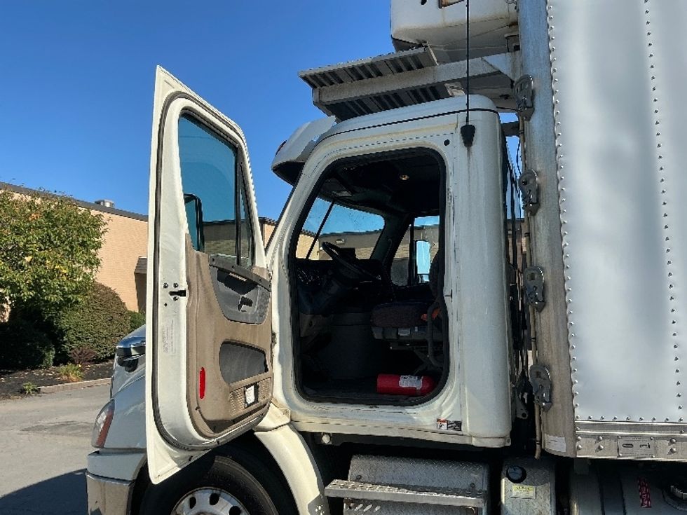 Refrigerated Truck-Light and Medium Duty Trucks-Freightliner-2017-Cascadia X11364S-Wilkes Barre-PA-364,301\n\t\tmiles-$ 81,000 - Image 16