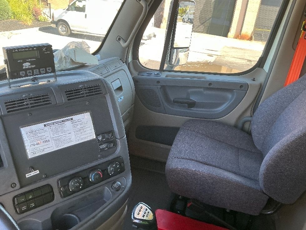 Refrigerated Truck-Light and Medium Duty Trucks-Freightliner-2017-Cascadia X11364S-Wilkes Barre-PA-364,301\n\t\tmiles-$ 81,000 - Image 19