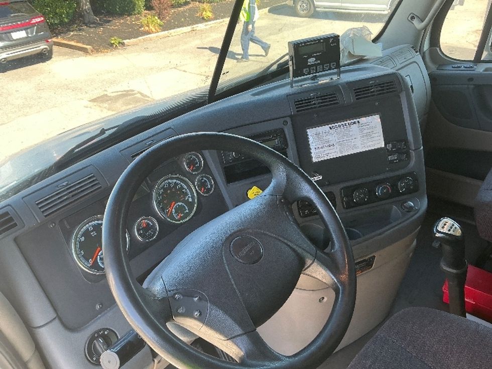 Refrigerated Truck-Light and Medium Duty Trucks-Freightliner-2017-Cascadia X11364S-Wilkes Barre-PA-364,301\n\t\tmiles-$ 81,000 - Image 17