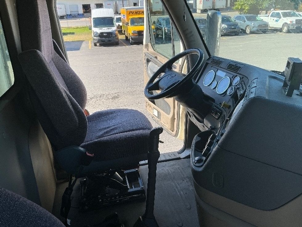 Refrigerated Truck-Light and Medium Duty Trucks-Freightliner-2017-Cascadia X11364S-Wilkes Barre-PA-364,301\n\t\tmiles-$ 81,000 - Image 22