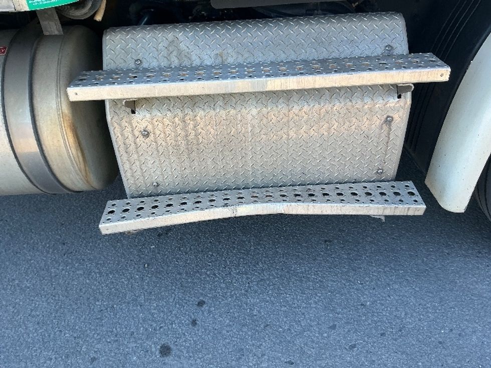 Refrigerated Truck-Light and Medium Duty Trucks-Freightliner-2017-Cascadia X11364S-Wilkes Barre-PA-364,301\n\t\tmiles-$ 81,000 - Image 29