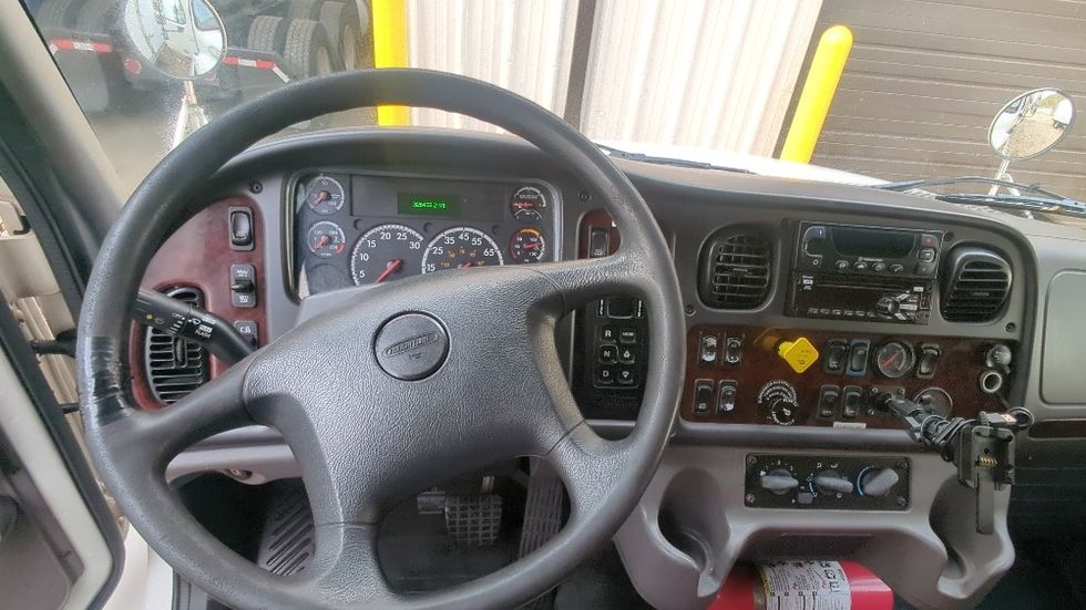 Refrigerated Truck-Light and Medium Duty Trucks-Freightliner-2017-M2-Atlanta-GA-326,433\n\t\tmiles-$ 39,250 - Image 17