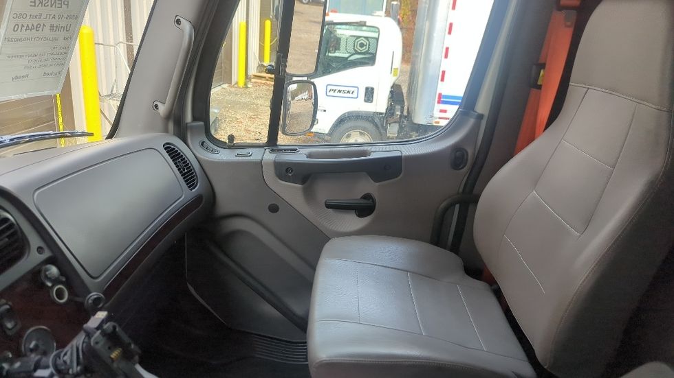 Refrigerated Truck-Light and Medium Duty Trucks-Freightliner-2017-M2-Atlanta-GA-326,433\n\t\tmiles-$ 39,250 - Image 18
