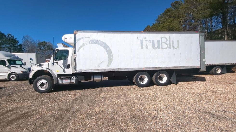 Refrigerated Truck-Light and Medium Duty Trucks-Freightliner-2017-M2-Atlanta-GA-326,433\n\t\tmiles-$ 39,250 - Image 4