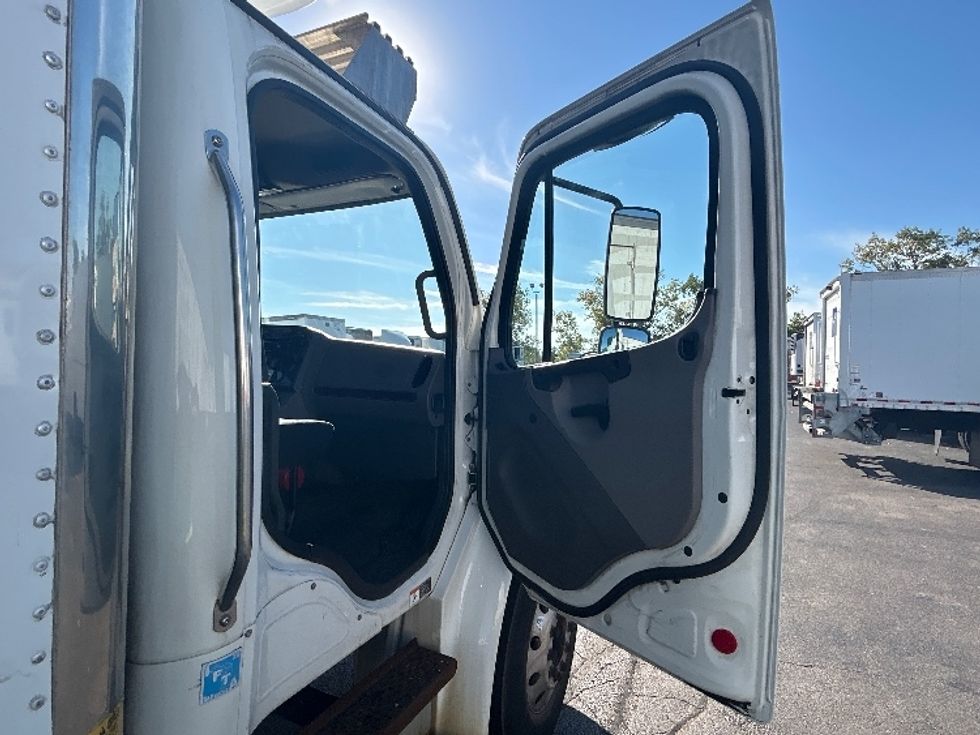 Refrigerated Truck-Light and Medium Duty Trucks-Freightliner-2017-M2-Chicago (Melrose Park)-IL-242,742\n\t\tmiles-$ 32,500 - Image 20