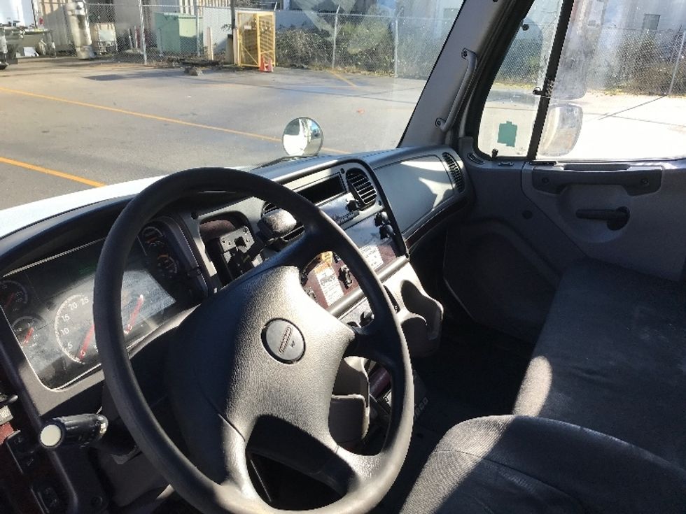 Refrigerated Truck-Light and Medium Duty Trucks-Freightliner-2017-M2-Delta-BC-366,031\n\t\tkm-$ 54,250 - Image 17