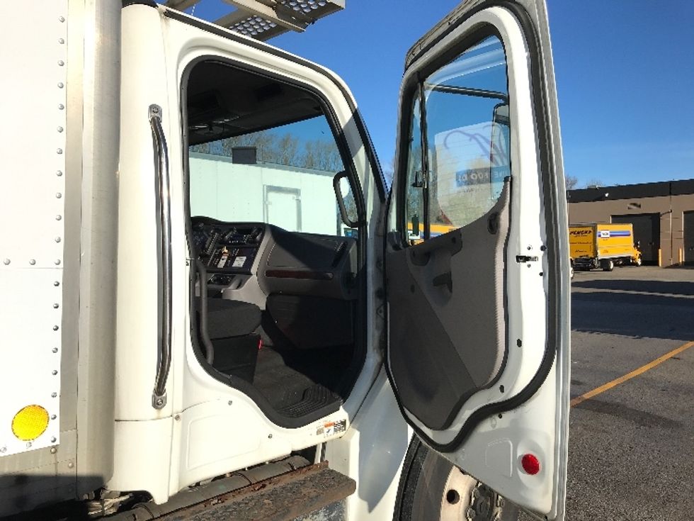 Refrigerated Truck-Light and Medium Duty Trucks-Freightliner-2017-M2-Delta-BC-366,031\n\t\tkm-$ 54,250 - Image 20