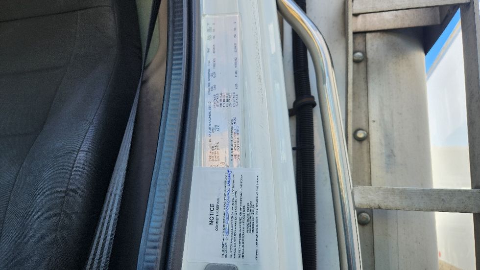 Refrigerated Truck-Light and Medium Duty Trucks-Freightliner-2017-M2-Delta-BC-366,031\n\t\tkm-$ 54,250 - Image 25