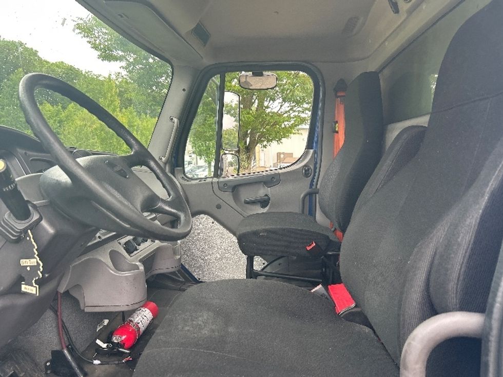 Refrigerated Truck-Light and Medium Duty Trucks-Freightliner-2017-M2-Fitchburg-MA-187,643\n\t\tmiles-$ 34,000 - Image 19