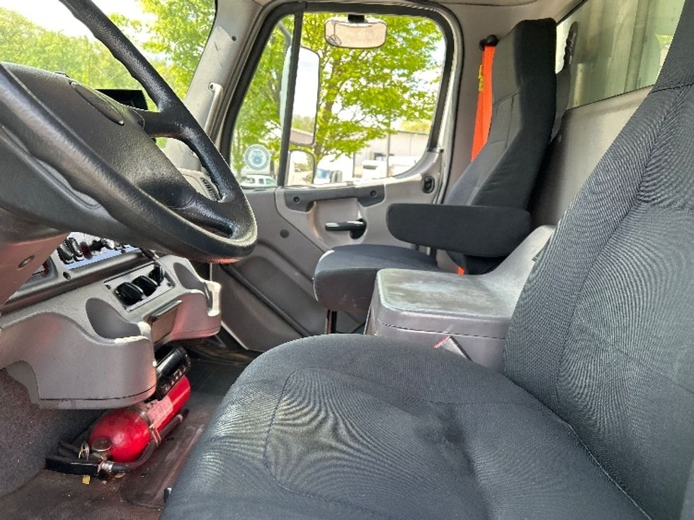 Refrigerated Truck-Light and Medium Duty Trucks-Freightliner-2017-M2-Fitchburg-MA-296,620\n\t\tmiles-$ 52,250 - Image 19