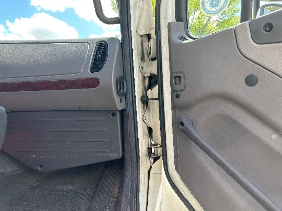 Refrigerated Truck-Light and Medium Duty Trucks-Freightliner-2017-M2-Fitchburg-MA-296,620\n\t\tmiles-$ 52,250 - Image 20