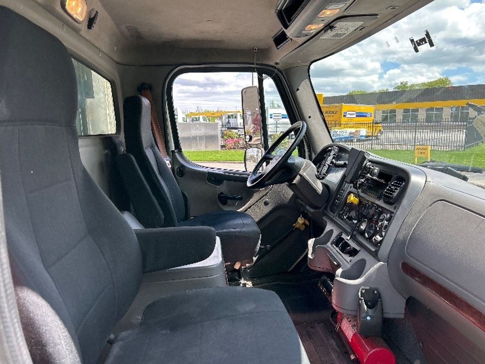 Refrigerated Truck-Light and Medium Duty Trucks-Freightliner-2017-M2-Fitchburg-MA-296,620\n\t\tmiles-$ 52,250 - Image 22