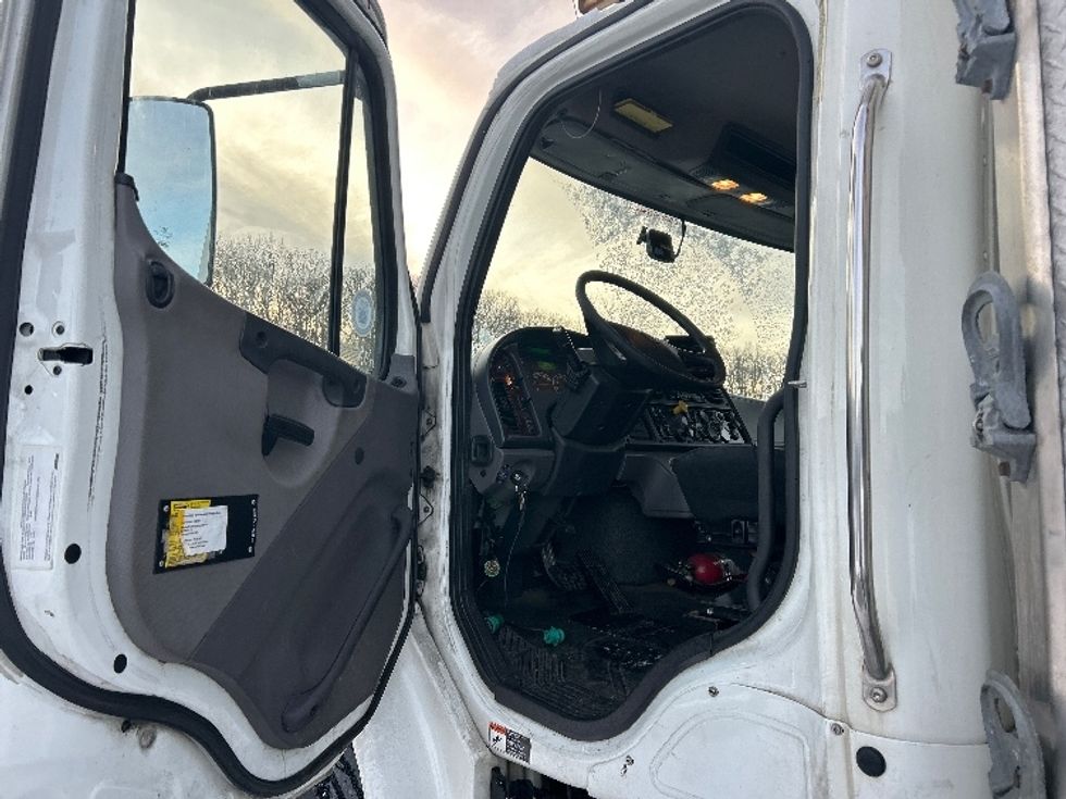 Refrigerated Truck-Light and Medium Duty Trucks-Freightliner-2017-M2-Fitchburg-MA-304,718\n\t\tmiles-$ 46,250 - Image 16