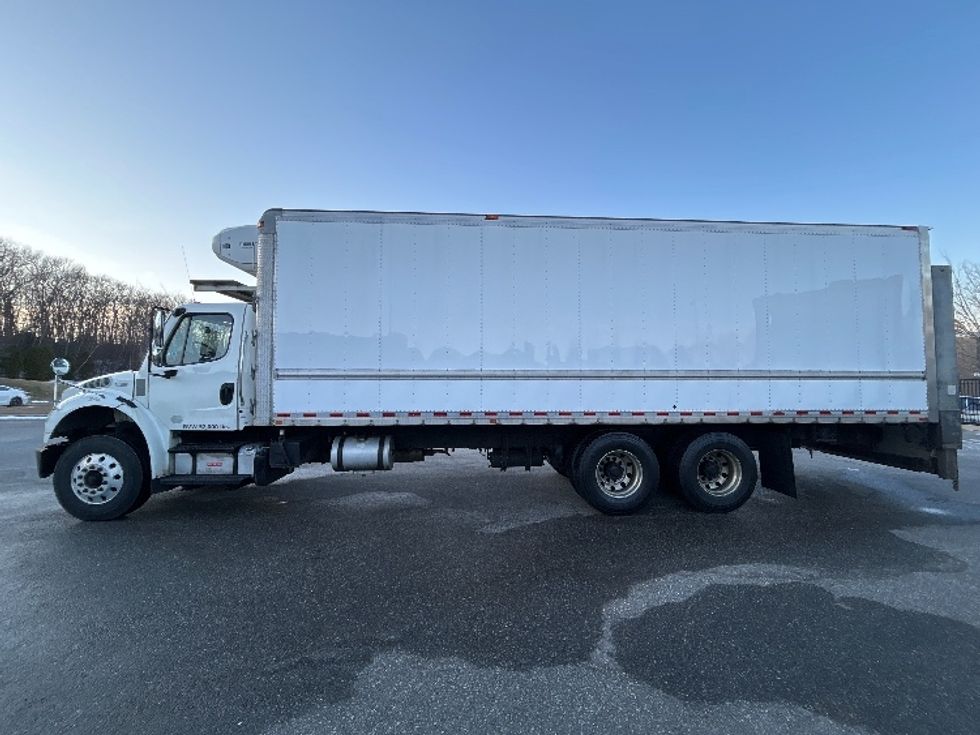 Refrigerated Truck-Light and Medium Duty Trucks-Freightliner-2017-M2-Fitchburg-MA-304,718\n\t\tmiles-$ 46,250 - Image 4