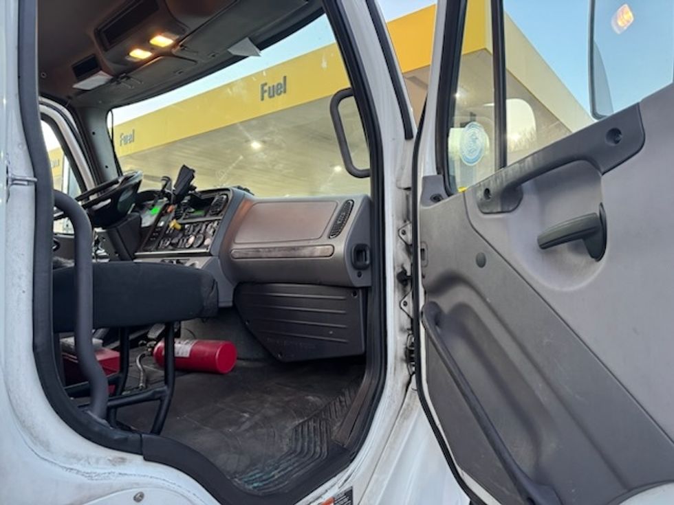 Refrigerated Truck-Light and Medium Duty Trucks-Freightliner-2017-M2-Fitchburg-MA-328,806\n\t\tmiles-$ 42,250 - Image 20