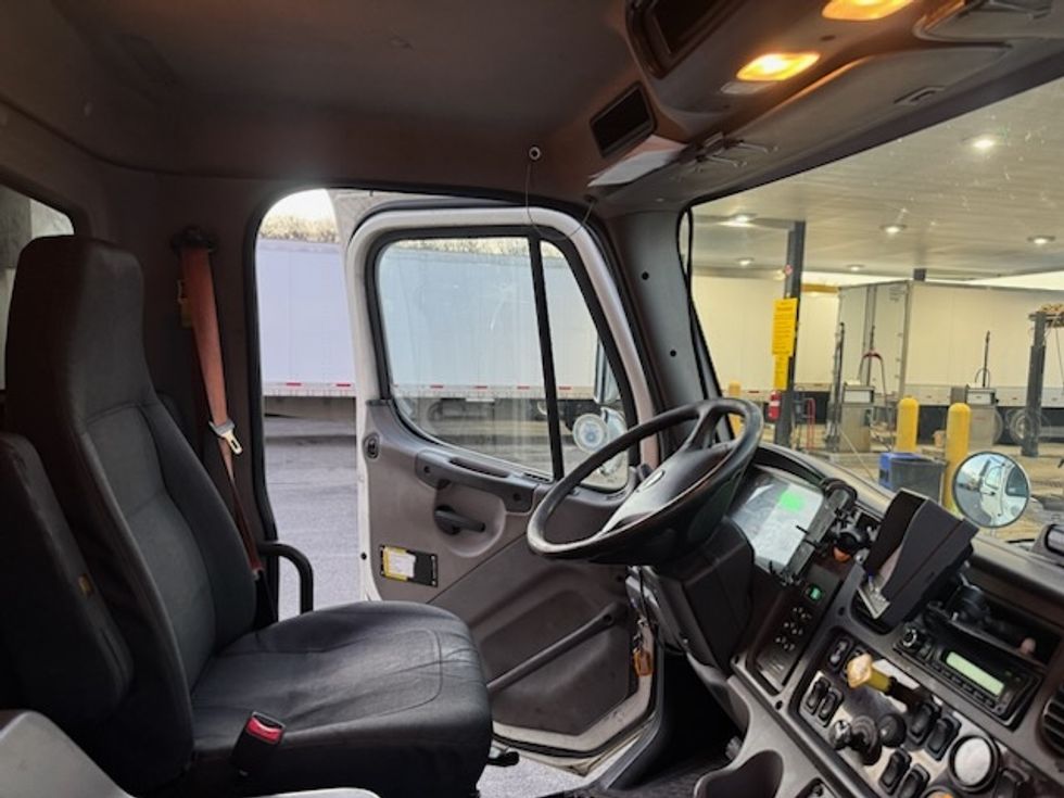 Refrigerated Truck-Light and Medium Duty Trucks-Freightliner-2017-M2-Fitchburg-MA-328,806\n\t\tmiles-$ 42,250 - Image 22