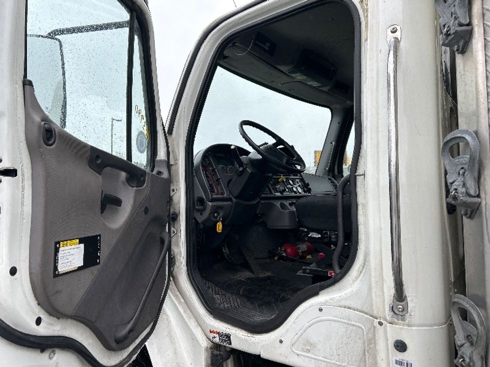 Refrigerated Truck-Light and Medium Duty Trucks-Freightliner-2017-M2-Fitchburg-MA-330,503\n\t\tmiles-$ 46,000 - Image 16