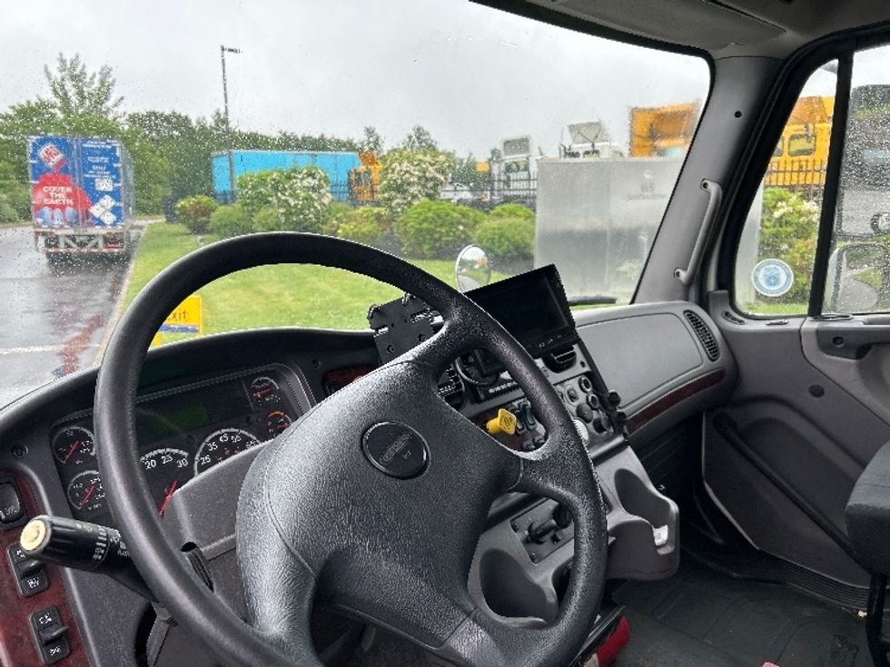 Refrigerated Truck-Light and Medium Duty Trucks-Freightliner-2017-M2-Fitchburg-MA-330,503\n\t\tmiles-$ 46,000 - Image 17