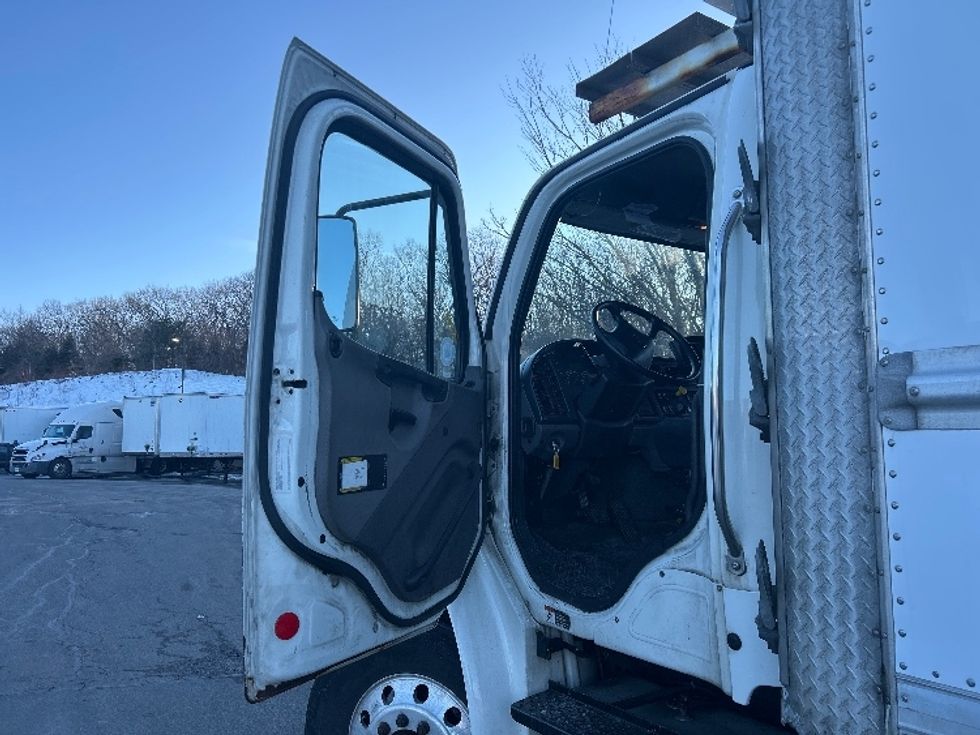 Refrigerated Truck-Light and Medium Duty Trucks-Freightliner-2017-M2-Fitchburg-MA-349,451\n\t\tmiles-$ 39,250 - Image 16