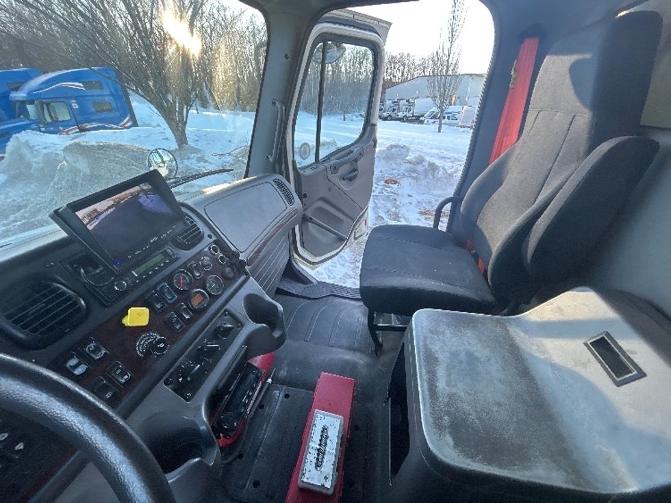 Refrigerated Truck-Light and Medium Duty Trucks-Freightliner-2017-M2-Fitchburg-MA-349,451\n\t\tmiles-$ 39,250 - Image 19