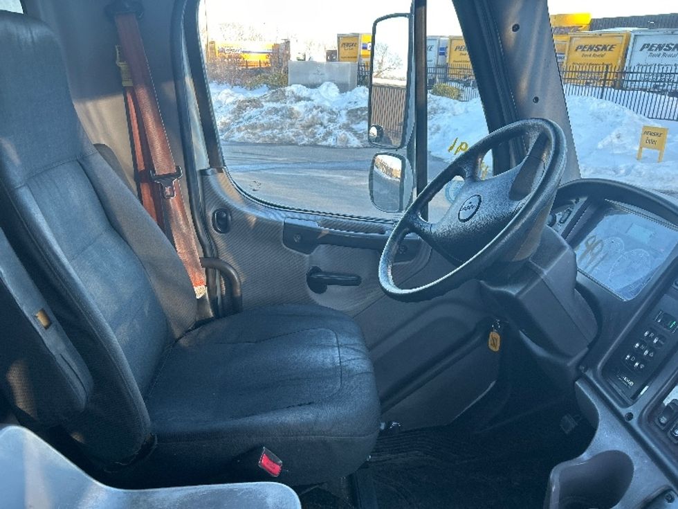 Refrigerated Truck-Light and Medium Duty Trucks-Freightliner-2017-M2-Fitchburg-MA-349,451\n\t\tmiles-$ 39,250 - Image 22