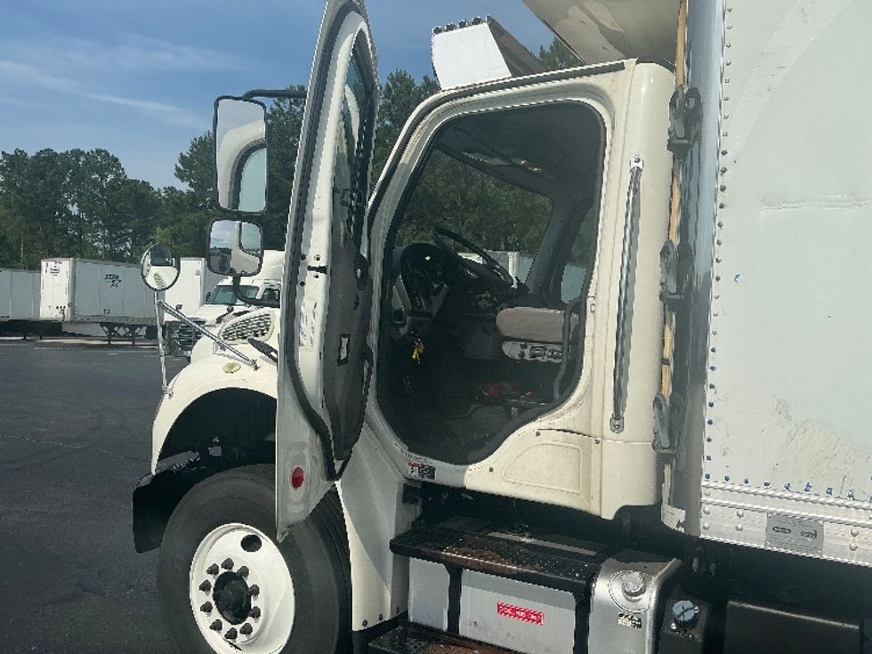 Refrigerated Truck-Light and Medium Duty Trucks-Freightliner-2017-M2-Forest Park-GA-276,107\n\t\tmiles-$ 46,750 - Image 16