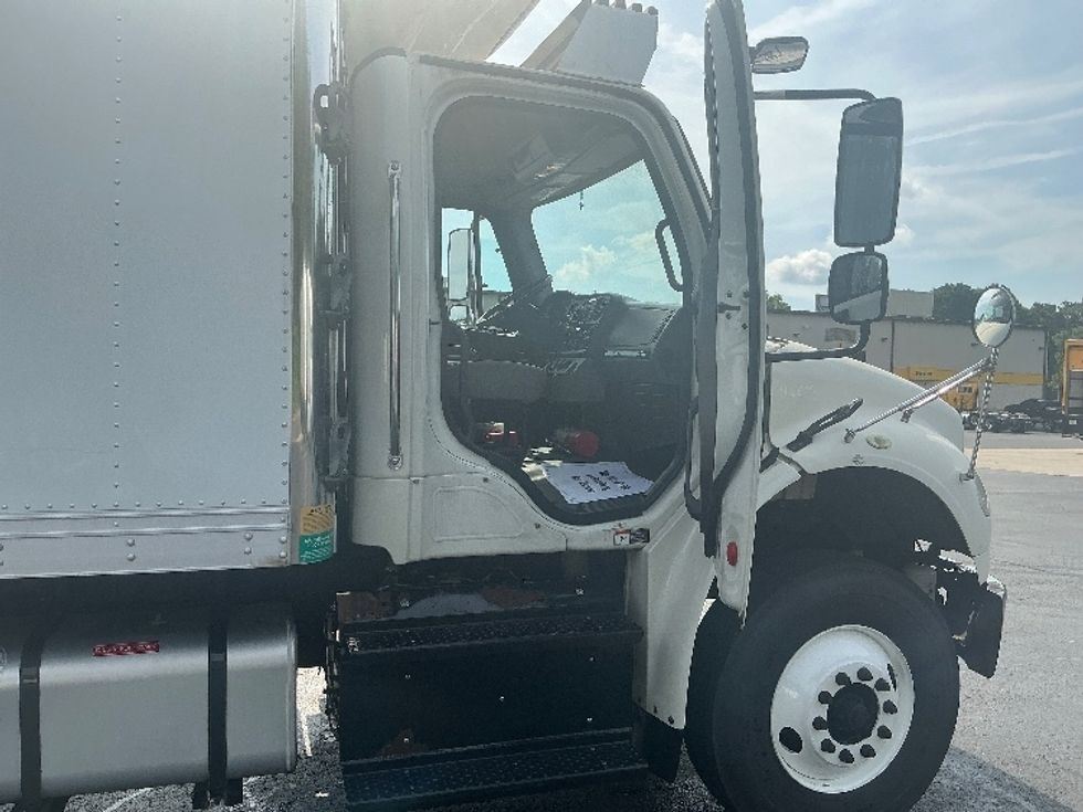 Refrigerated Truck-Light and Medium Duty Trucks-Freightliner-2017-M2-Forest Park-GA-276,107\n\t\tmiles-$ 46,750 - Image 20
