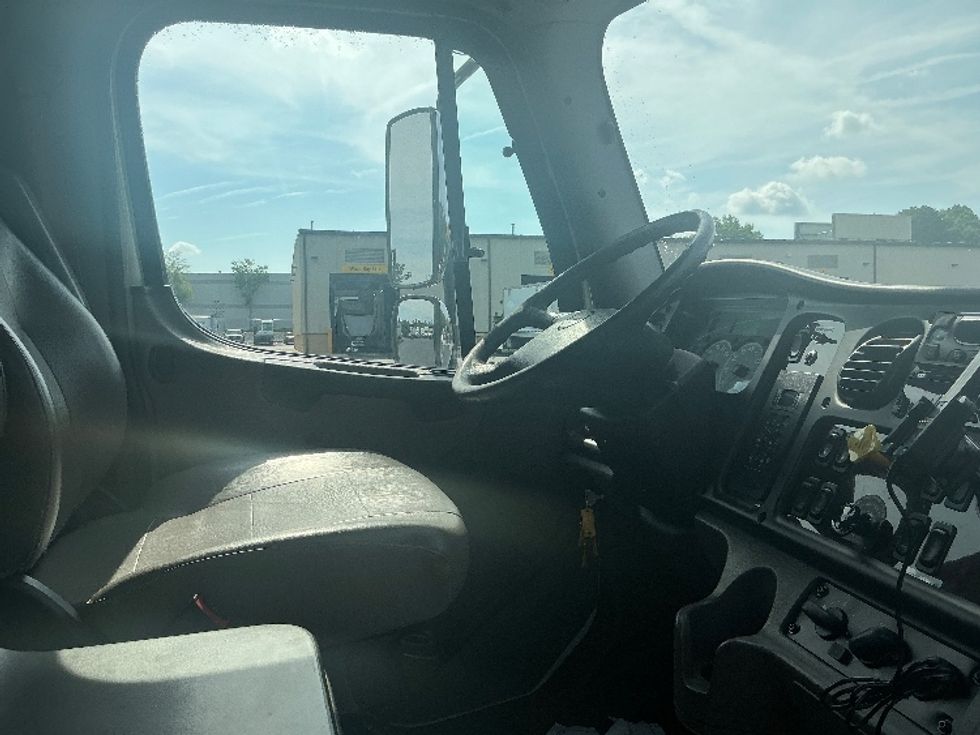 Refrigerated Truck-Light and Medium Duty Trucks-Freightliner-2017-M2-Forest Park-GA-276,107\n\t\tmiles-$ 46,750 - Image 22